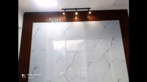 Гибкий мрамор так выглядит на стене.