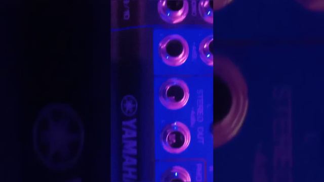 Yamaha MG 10 Mixing Console смотреть онлайн