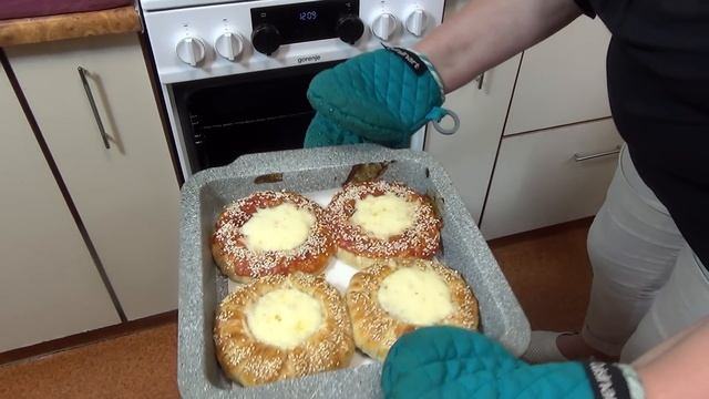 Колбасная ватрушка. Домашний рецепт вкусного и простого блюда. смотреть онлайн