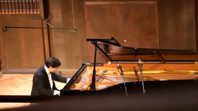 Вадим Холоденко. М. Равель. Сонатина фа-диез минор смотреть онлайн