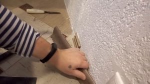 Как чисто и без шума закрепить плинтус на полу