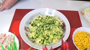 САЛАТ с КОПЧЕНОЙ КУРОЧКОЙ и АНАНАСАМИ