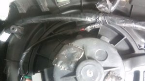 Сломанный оригинальный вентилятор KIA Cerato I CD(LD)
