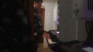 Красивая музыка, на синтезаторе.