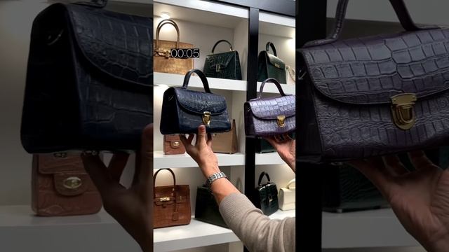 Цена сумки из крокодила 68 500₽. Шоурум в СПб. Больше новинок в Telegram. Подробнее в комментариях. смотреть онлайн