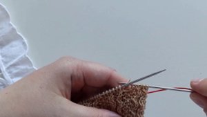 Две петли перекрестить вправо/влево/ Жгутики, косички из двух петель