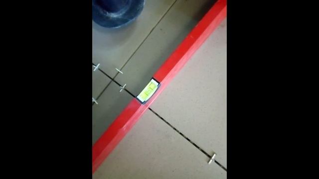 КАКОЙ ПОЛ ЛУЧШЕ В МАСТЕРСКОЙ? I УКЛАДКА ПЛИТКИ смотреть онлайн