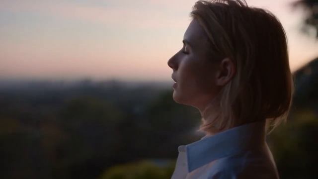 Музыка Hugo Boss - Alive | Emma Roberts | 2020 смотреть онлайн