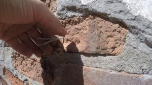 Рассыпающийся кирпич. Пробуем решить проблему штукатуркой!