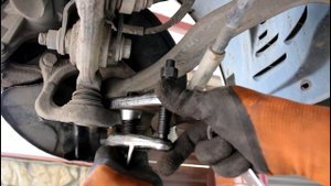 Замена переднего нижнего рычага на Mercedes Benz W211 2,6 Мерседес Бенц E 240 2002 года
