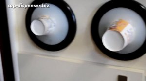Диспенсер для стаканов кофе. Внешний вид и демонстрация работы держателя для стаканов