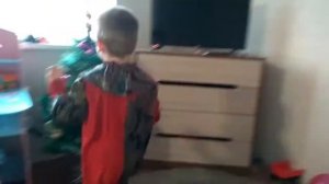 КОРОТКИЙ ВЛОГ / ПАПА СШИЛ КОЛПАК ПЕТРУШКИ / СГОРЕЛ КОМПЬЮТЕР / РАЗОБРАЛИ ПОТОЛОК В ВАННОЙ