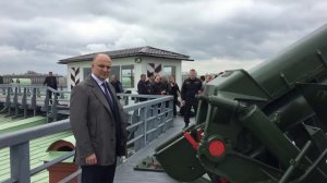 стреляет:  Аксютин Олег Евгеньевич