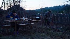 ЖИЗНЬ В УРАЛЬСКОЙ ГЛУБИНКЕ _ РЫБАЛКА _ УБОРКА И СУП С КРАПИВОЙ НА КОСТРЕ