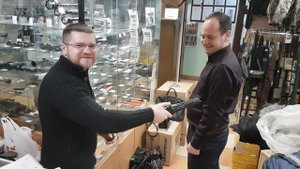 Ударили шокером в магазине