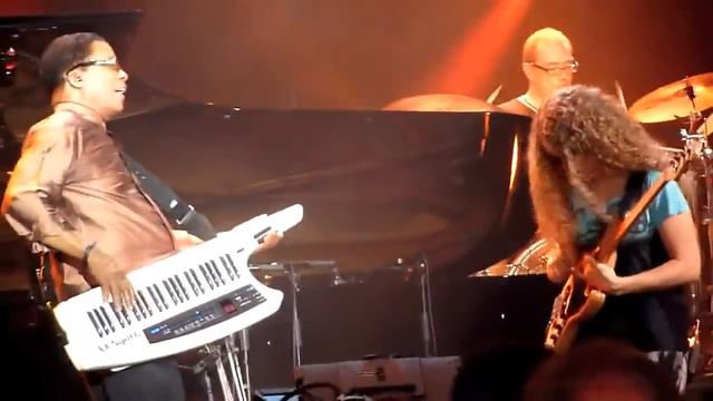 ГербиХенкок +Тал Вилкенфелд (басс-гитара) в Монтрё. Jazz Festival . 2010 смотреть онлайн