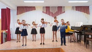 ансамбль скрипачей " Скрипочка моя". Н. Карш "Колыбельная мышонку", Ж. Металлиди "Моя лошадка"