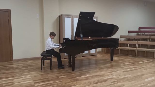 И.С. Бах Французская сюита №5, Гавот. Исполняет Фадеев Антоний, 2 класс. смотреть онлайн