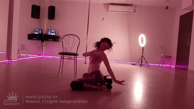 Инструктор по стрип-пластике Светлана в студии танца Queens, Минск смотреть онлайн