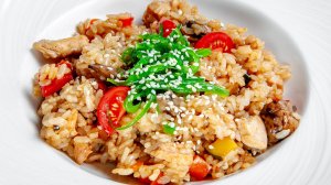 Как быстро и вкусно приготовить рис с курицей.