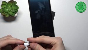 Inserting SIM and SD Cards into VIVO V29