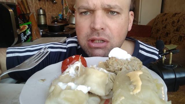 МУКБАНГ ГОЛУБЦЫ И МАНТЫ / ОБЖОР маринованные помидоры смотреть онлайн