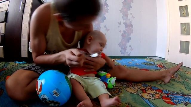 Как накормить ребенка без стульчика для кормления
