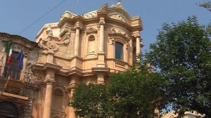 Остров - театр, или затянувшаяся вечерня