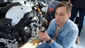 ЗАМЕНА НАТЯЖИТЕЛЯ ЦЕПИ ГРМ YAMAHA YZF-R1 2009-2014 / ЛЕЧИМ БОЛЯЧКИ ЛЕГЕНДАРНОГО СПОРТБАЙКА