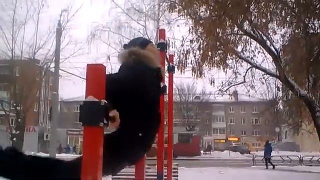 Элементы на турникеМельницатех.обороты вперед