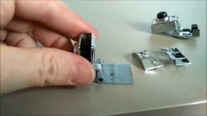 Ремонт петли стеклянной двери шкафа