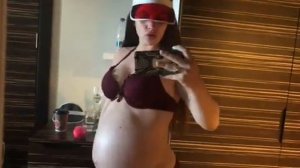 Огромный живот Саши Артёмовой на 8-м месяце беременности