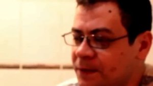 Как удалить и правильно нанести силиконовый уплотнитель в ванной (перезаливка)