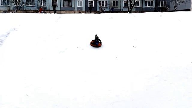 Покатушки на ватрушке. смотреть онлайн