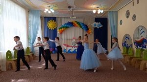 А рыбы в море плавают вот так (Танец на выпускной в детском саду)