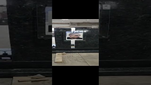 Памятник из синего гранита со стеклом