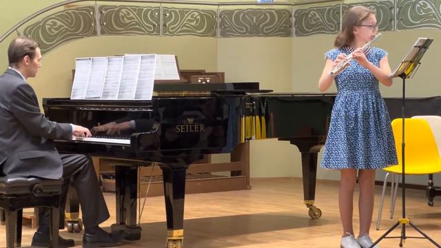 Медведева Татьяна Максимовна - "Легенда" для флейты и фортепиано смотреть онлайн