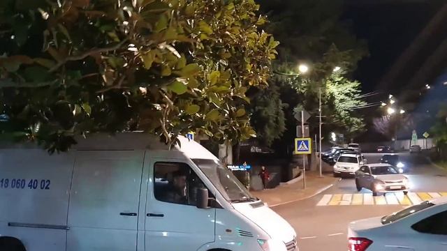 Зимуем у моря на пенсию. Из века кавалеров и милых дам на улицы вечернего Лазаревского, Сочи