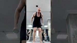 Разгибание рук с гантелями назад в наклоне. Упражнение на трицепс. Силовая. Упражнения с отягощение