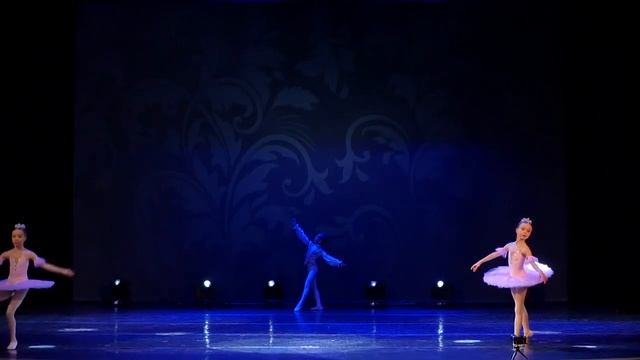 Школа классического балета "Little swan" Минск , па-де-труа из спектакля "Щелкунчик", Вайнонен В.И. смотреть онлайн