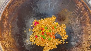 приготовление попкорн в большом казане для всей семьи с чудесными конфетами Skittles