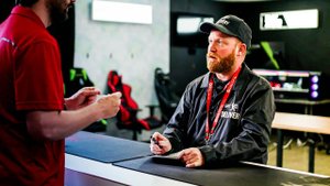 ТИПИЧНЫЙ ХОЗЯИН КЛЮЧЕЙ НА ШНУРКАХ - Bored на Русском