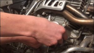 Honda Xr 250r oil and oilfilter change