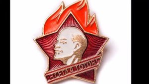 Виртуальная экскурсия. Музей школы. Нагрудные значки как отражение истории страны.