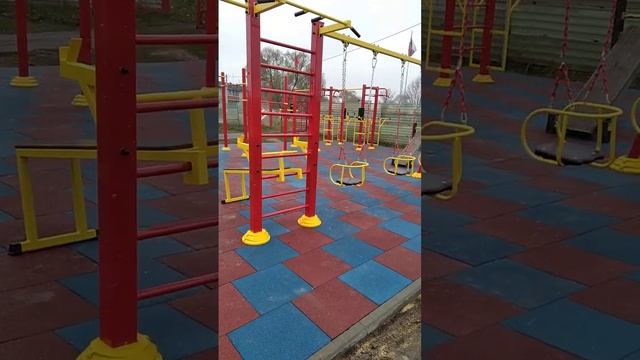 Уличная спортивная площадка с тренажерами