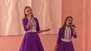 Песня: "Любимый учитель". Исполняют Мария Пепеляева и Елена Лобанова.