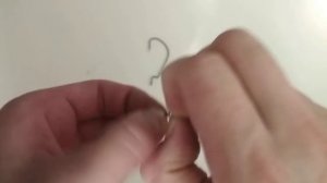 Быстро завести офсетный крючок на заводное кольцо для джиговой ловли.