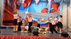 Танец "Полевой вальс" (мальчики-голуби и девочки-ромашки) в исполнении детей старшей группы.