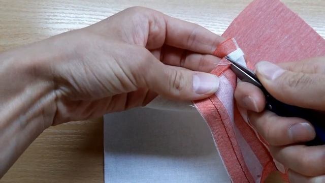 Обработка верхнего среза накладного кармана с клапаном-обманкой смотреть онлайн