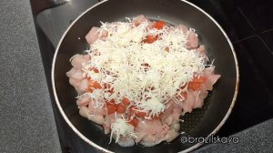 Куриное филе в сырно-томатном соусе (с помидорами и плавленным сырком) ❤️